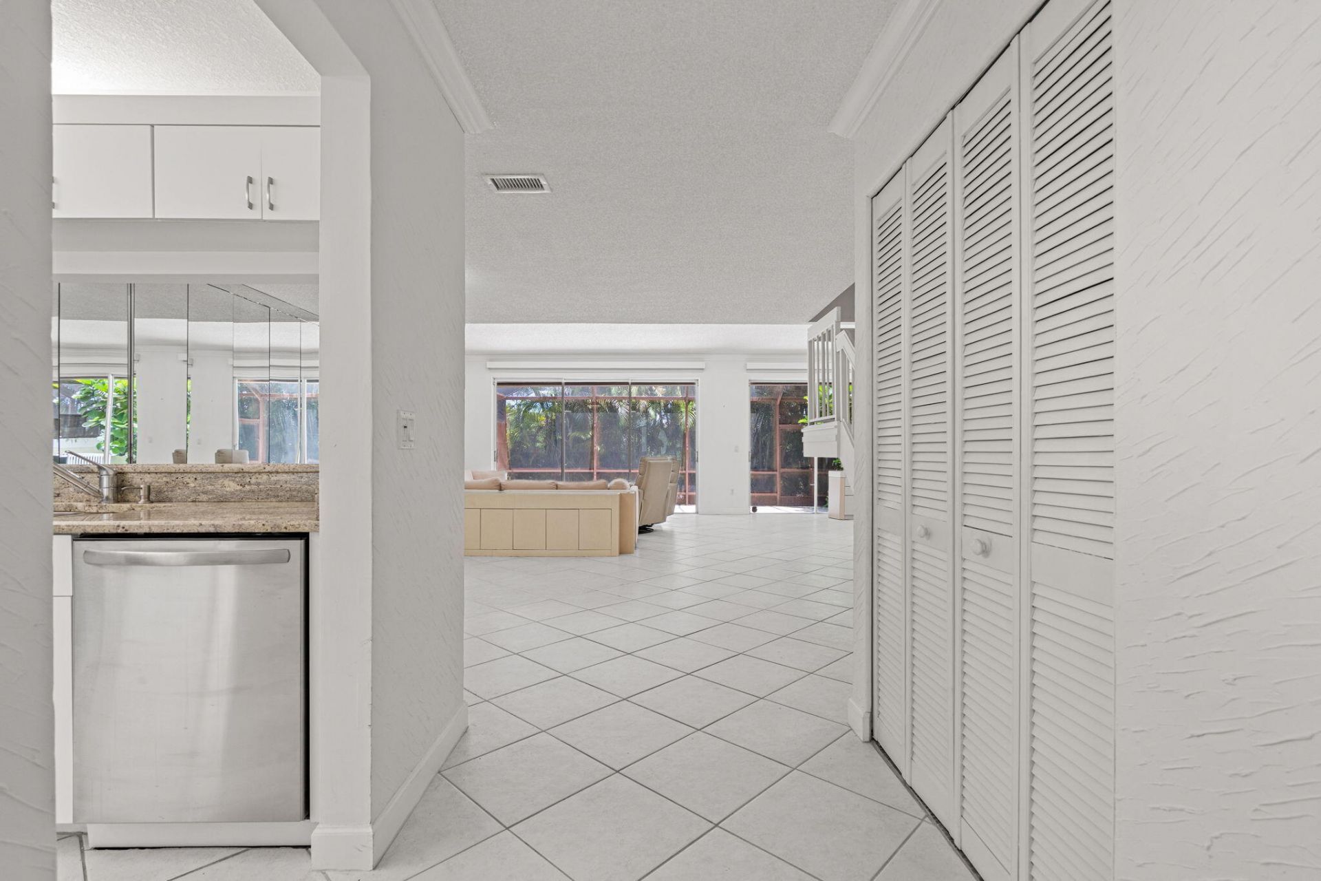 4825 NW 98th Place, Doral, FL 33178 Photo