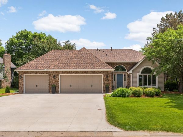 5550 Chatsworth Street N, Shoreview, MN 55126