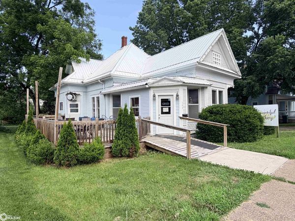 303 S Main Street, Fairfield, IA 52556