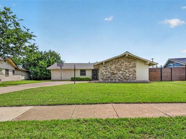 1744 Gross Road, Dallas, TX 75228