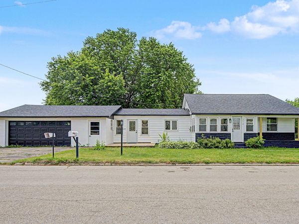 3018 W Beaver Road , Freeport, IL 61032