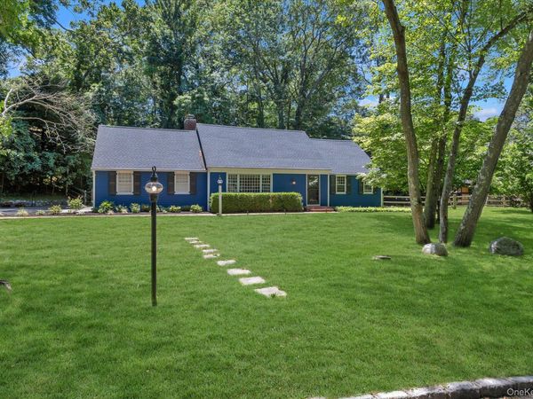 14 Hawks Nest Road , Stony Brook, NY 11790