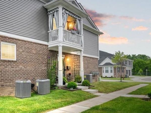 432 Maple Cove Circle , Saline, MI 48176