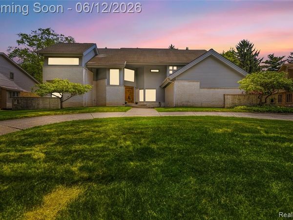 4057 Fox Lake Drive , West Bloomfield Twp, MI 48302