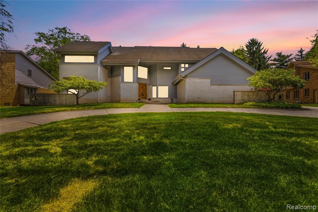 4057 Fox Lake Drive, West Bloomfield Township, MI 48302 Main Photo