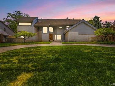 4057 Fox Lake Drive, West Bloomfield Twp, MI 48302