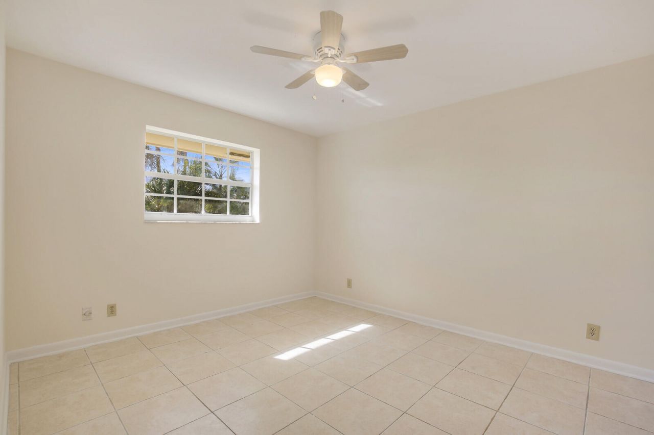 533 W Jasmine Drive, Unit B, Lake Park, FL 33403 Photo
