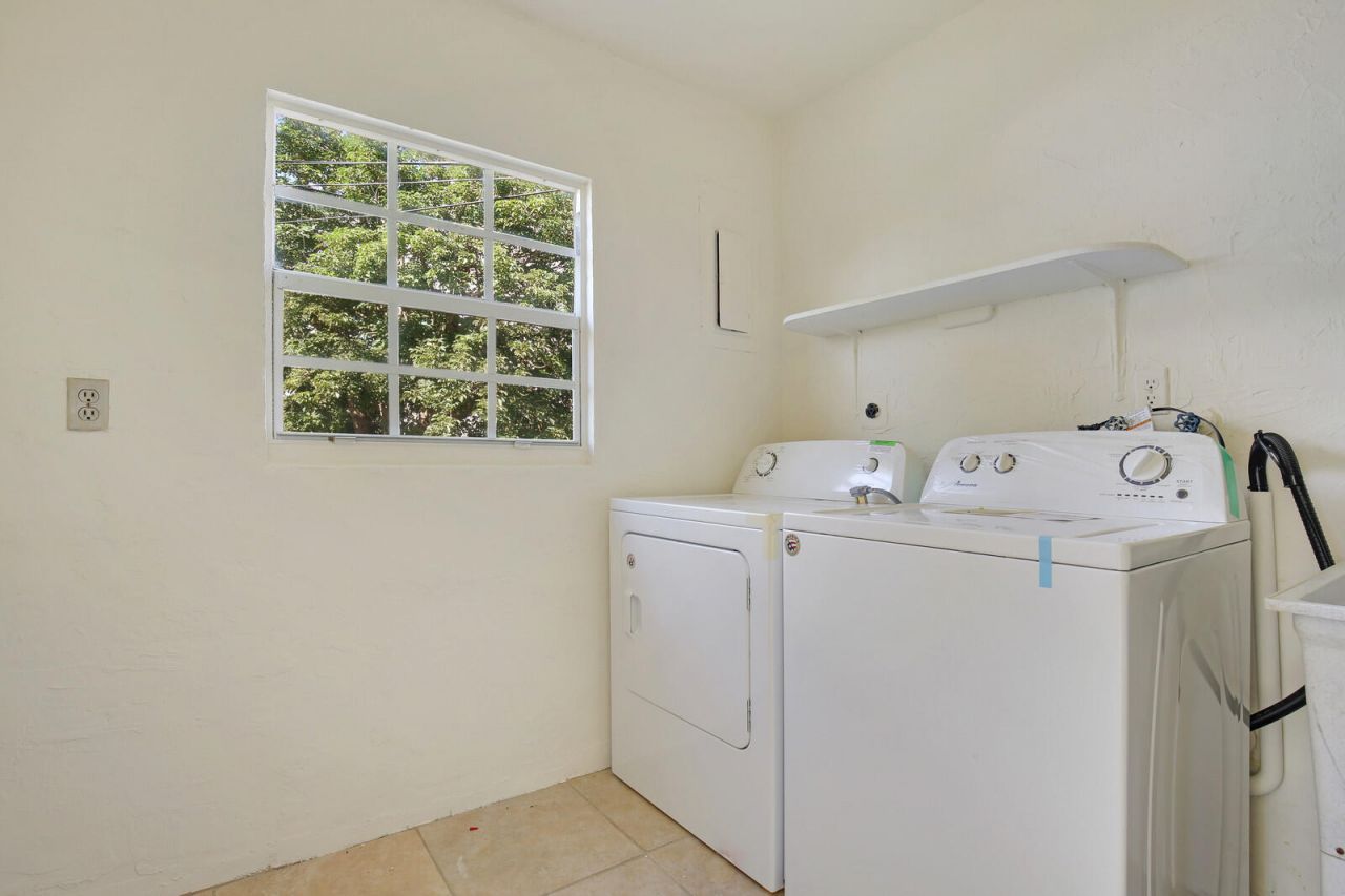 533 W Jasmine Drive, Unit B, Lake Park, FL 33403 Photo