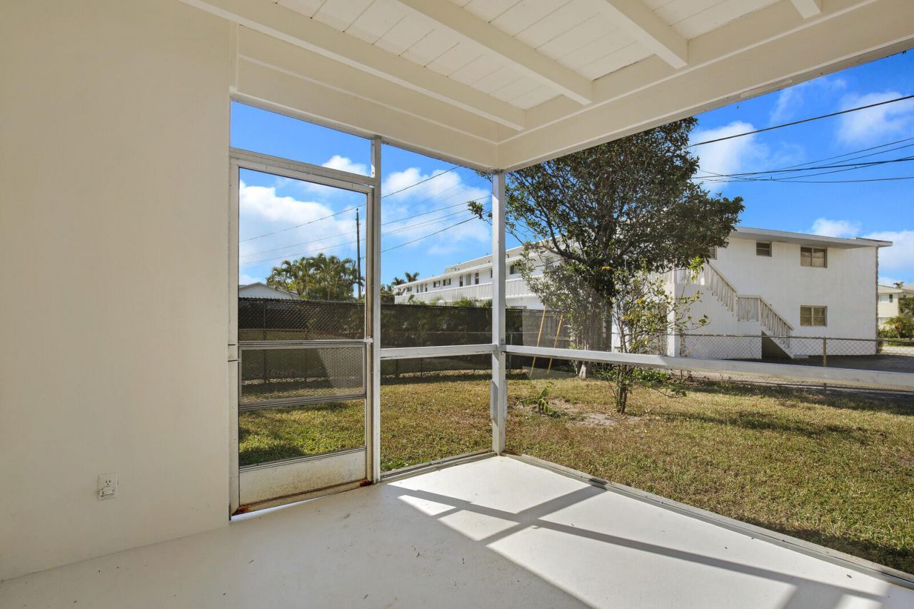 533 W Jasmine Drive, Unit B, Lake Park, FL 33403 Photo