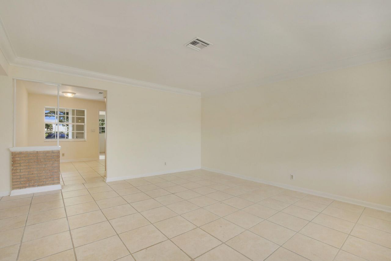 533 W Jasmine Drive, Unit B, Lake Park, FL 33403 Photo