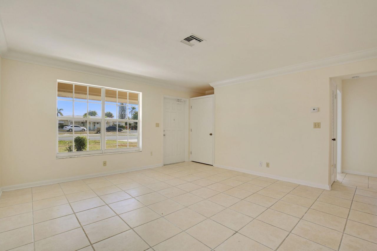 533 W Jasmine Drive, Unit B, Lake Park, FL 33403 Photo