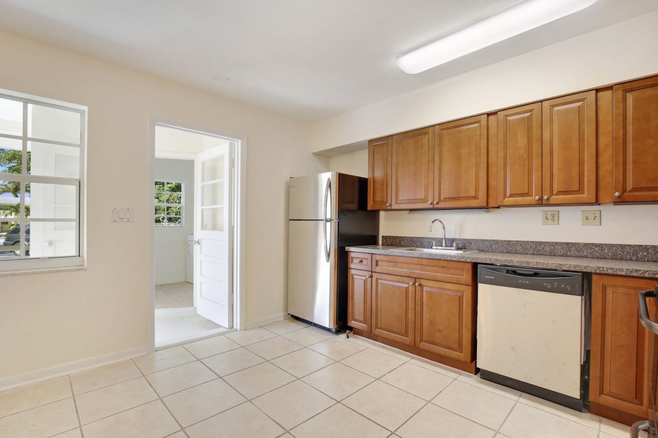 533 W Jasmine Drive, Unit B, Lake Park, FL 33403 Photo