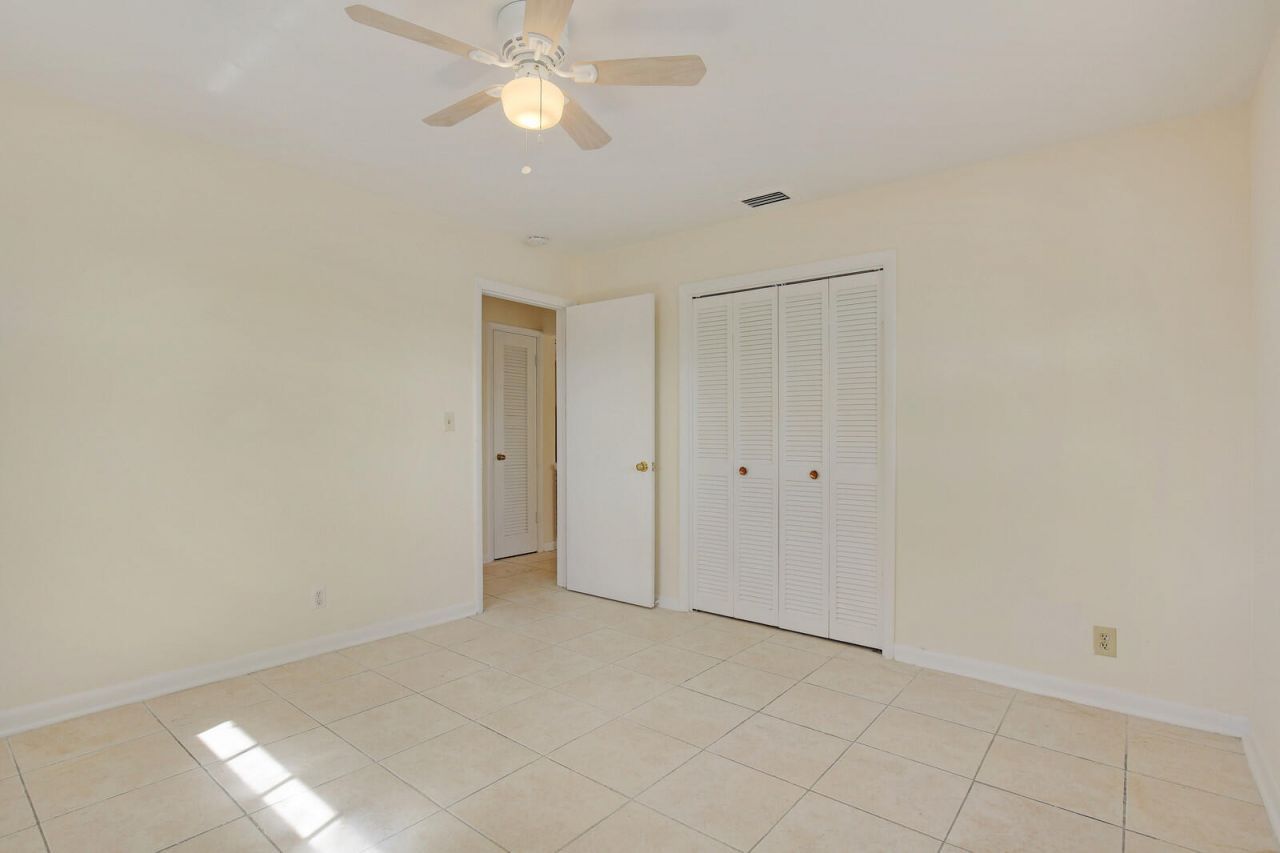 533 W Jasmine Drive, Unit B, Lake Park, FL 33403 Photo