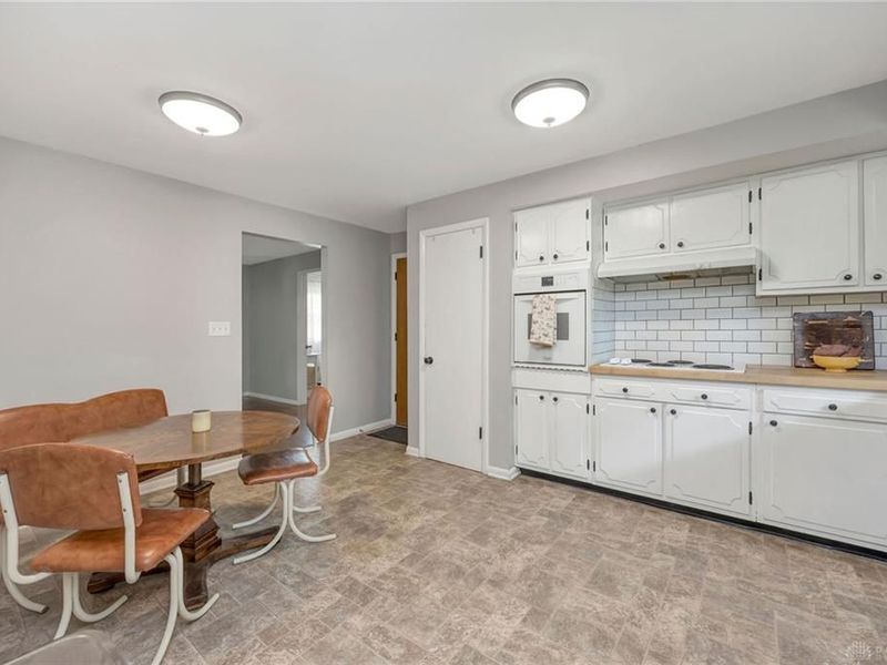 7439 Barr Circle, Dayton, OH 45459 Photo 14