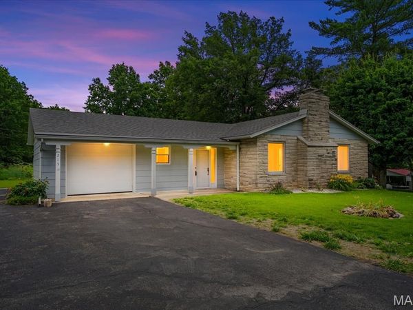 215 Lowell Drive, Columbia, IL 62236