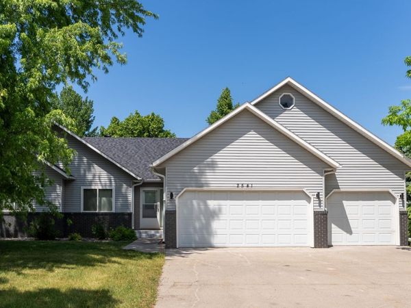 2541 S 26th Avenue S, Fargo, ND 58103