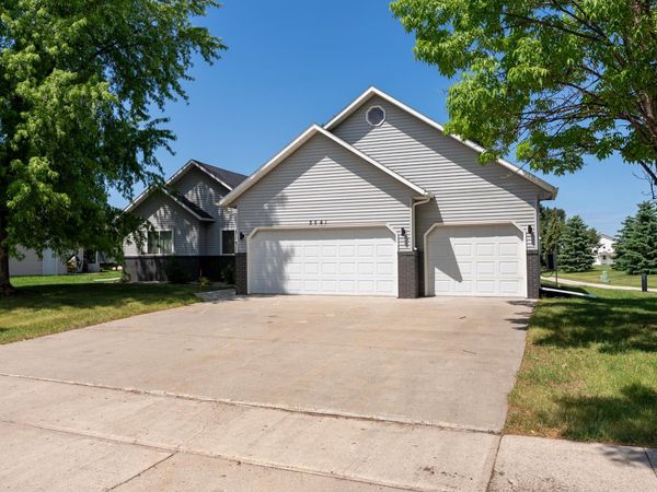 2541 S 26th Avenue S, Fargo, ND 58103