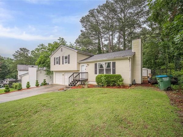 3809 Valley Brook Road , Snellville, GA 30039
