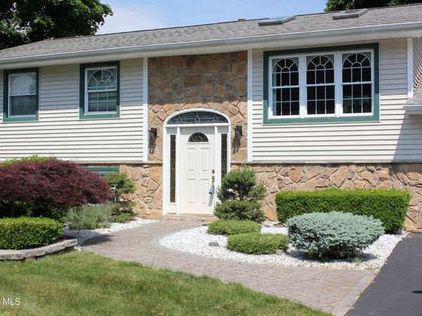 4 Mari Nol Circle, Halfmoon, NY 12065