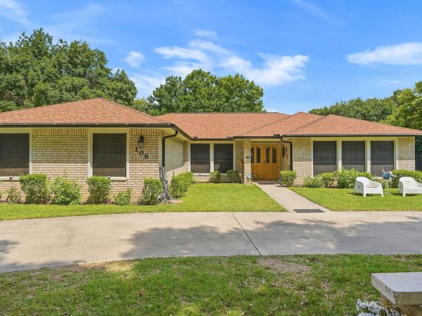 108 Woodlake Dr, McQueeney, TX 78123