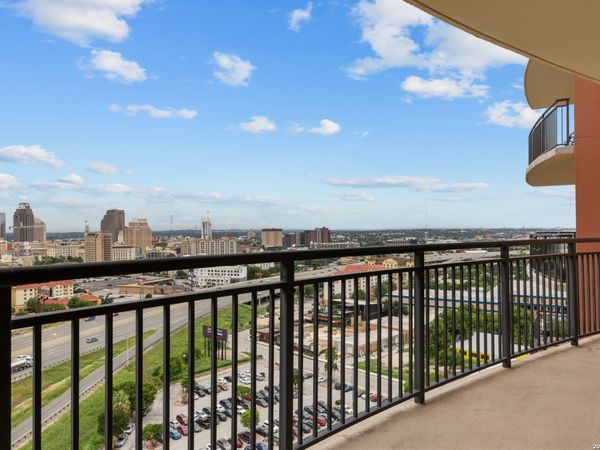 215 Center, UNIT 1608, San Antonio, TX 78202