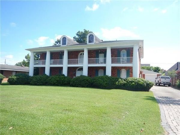 137 MEADOWBROOK Street , Gretna, LA 70056