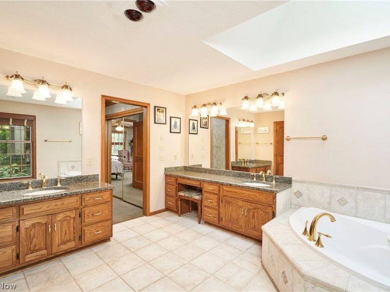 3807 Mapleleaf Hill, Bath, OH 44333 Photo 12