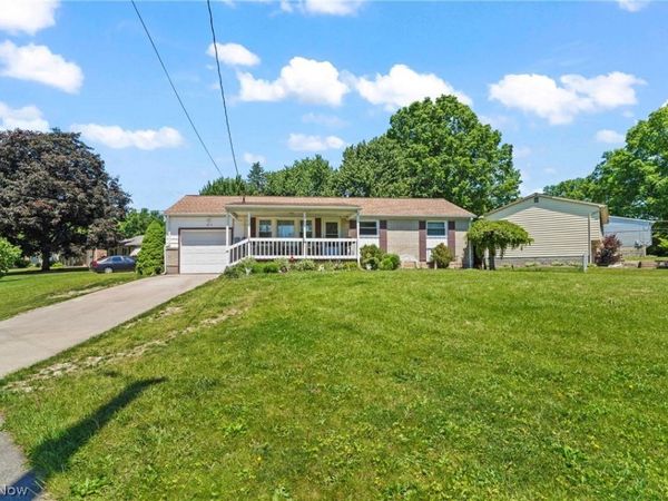 1005 Leslie Lane , Girard, OH 44420