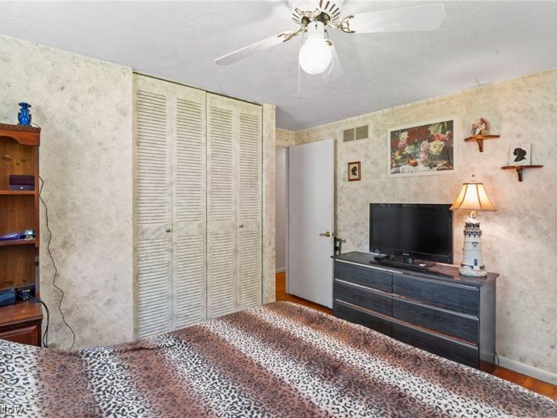 1005 Leslie Lane, Girard, OH 44420 Photo 14