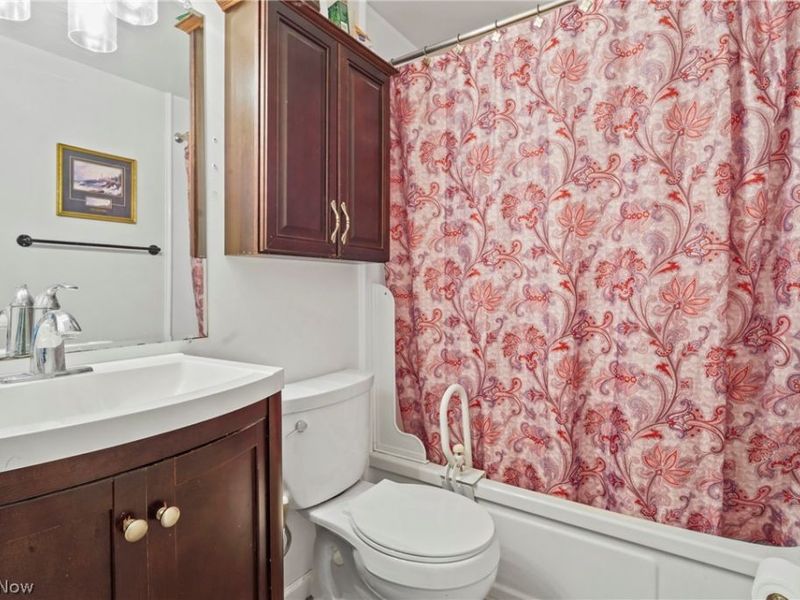 1005 Leslie Lane, Girard, OH 44420 Photo 17