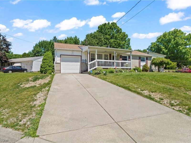 1005 Leslie Lane, Girard, OH 44420 Photo 2