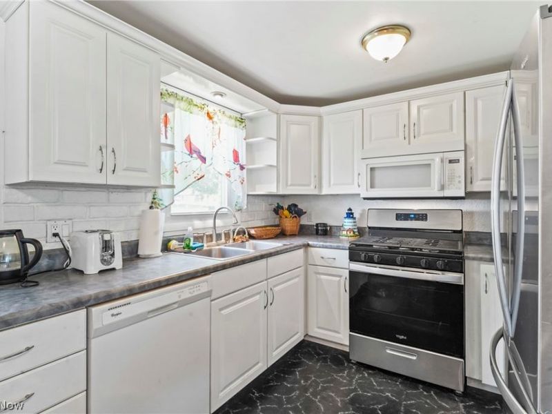 1005 Leslie Lane, Girard, OH 44420 Photo 21