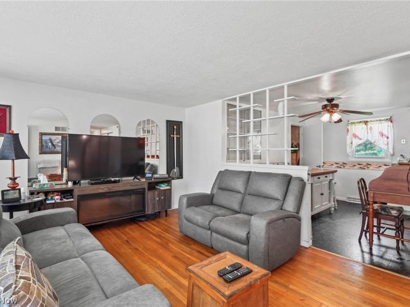 1005 Leslie Lane, Girard, OH 44420 Photo 5