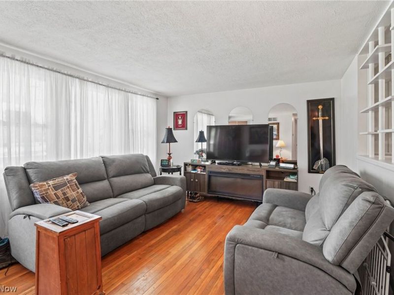 1005 Leslie Lane, Girard, OH 44420 Photo 6
