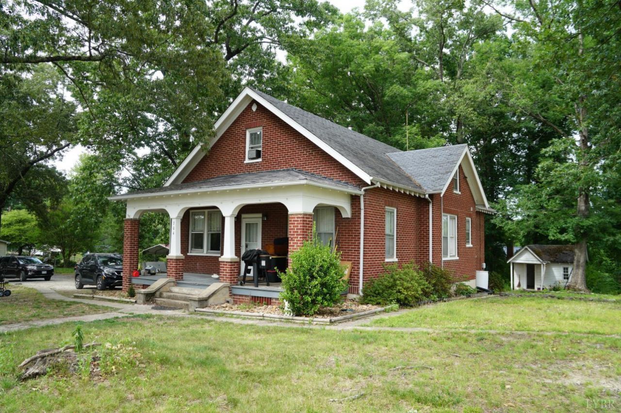 704 Lynchburg Avenue, Brookneal, VA 24528