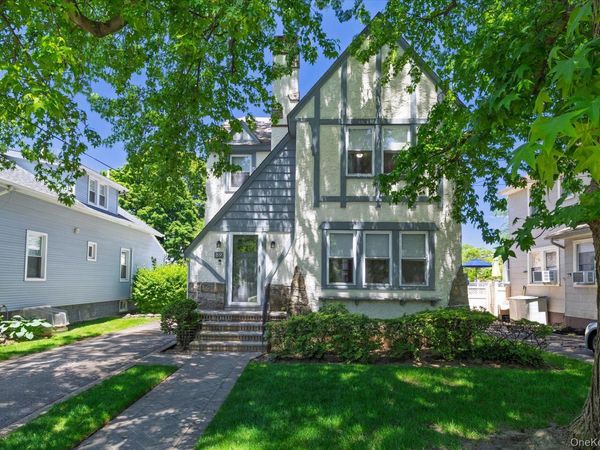 89 Lexington Avenue , Malverne, NY 11565