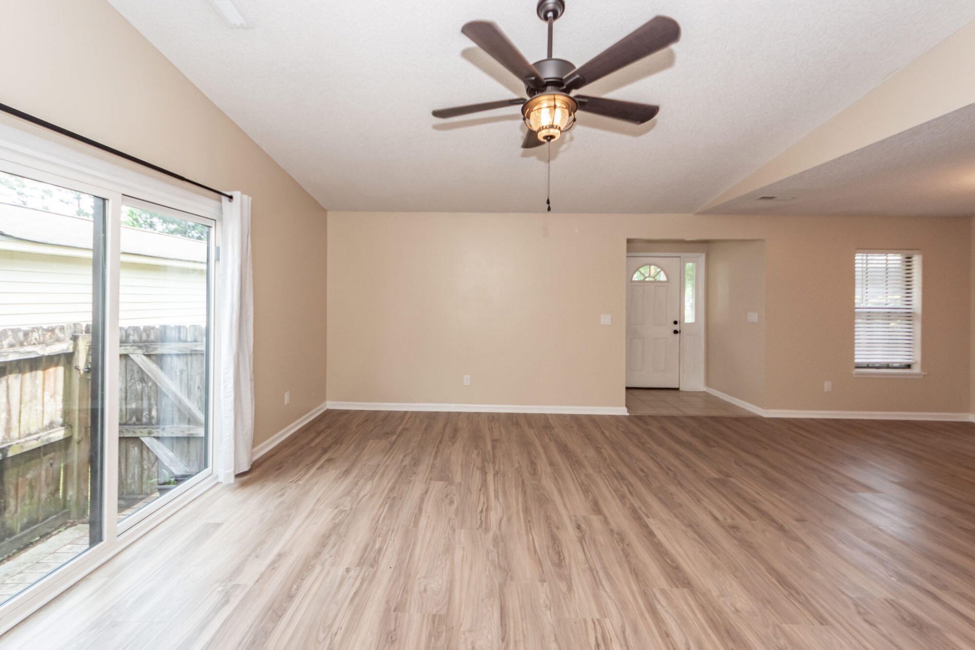 823 Winthrop Street Photo 13