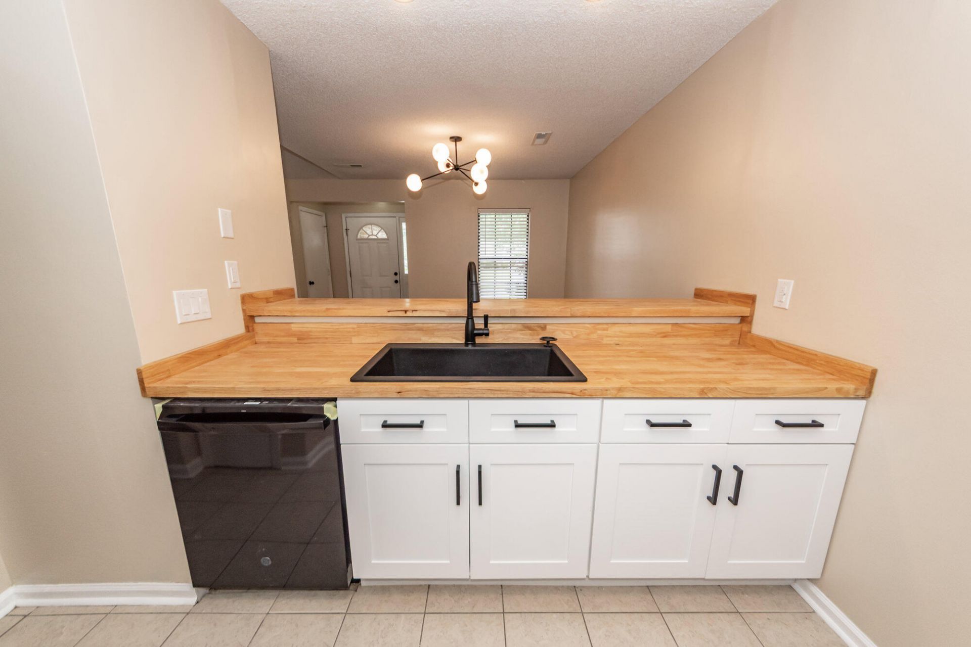 823 Winthrop Street Photo 21