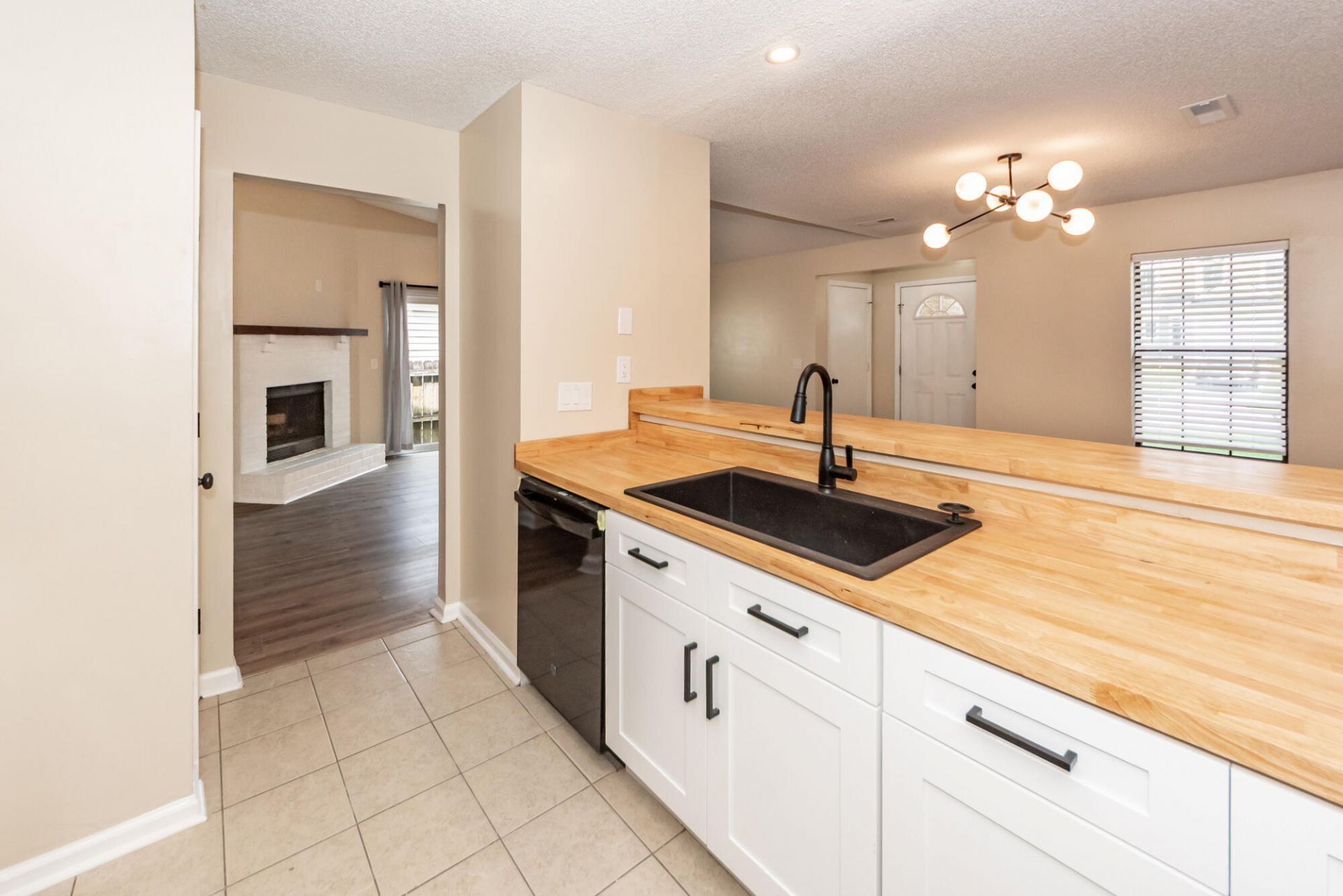 823 Winthrop Street Photo 22