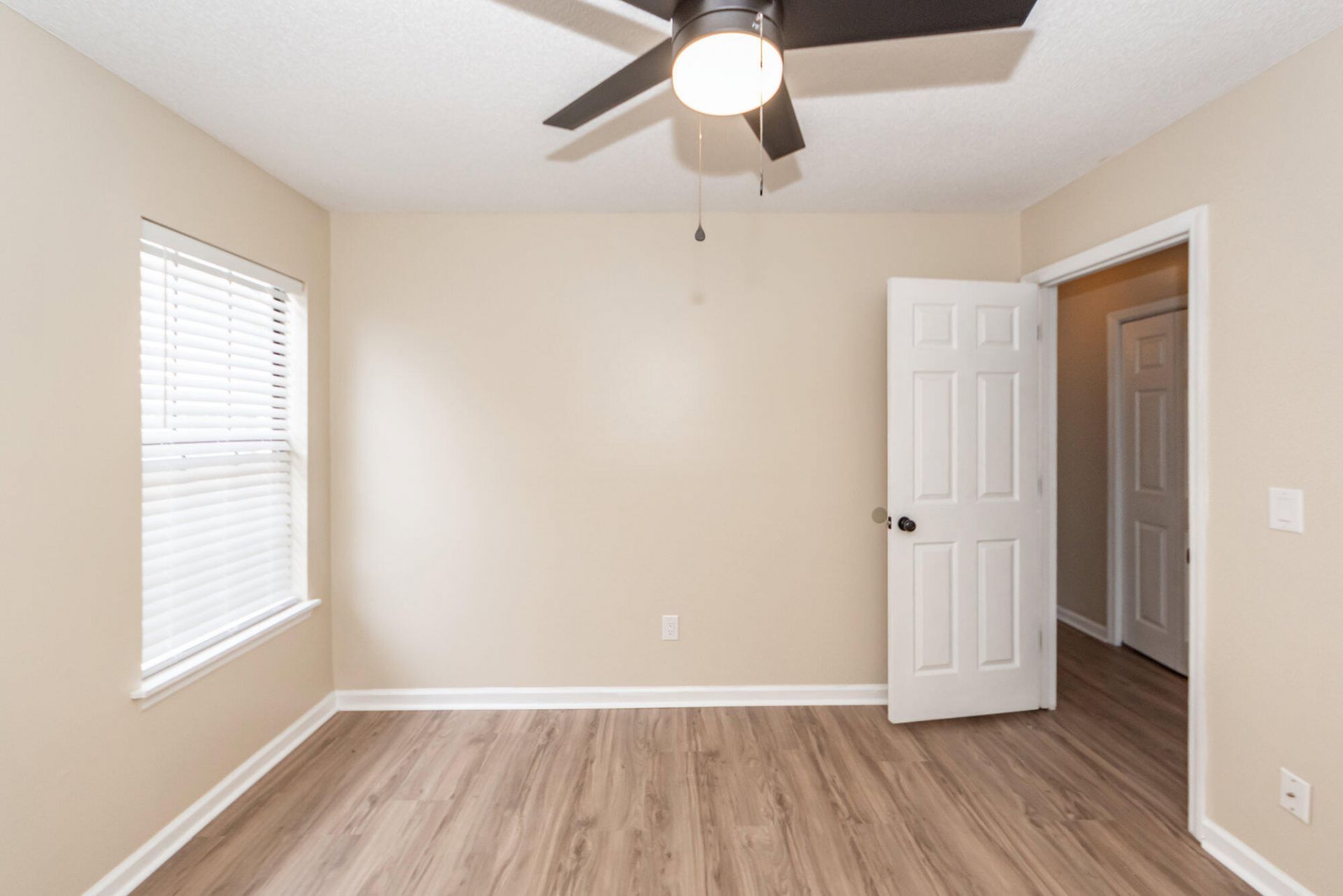 823 Winthrop Street Photo 24