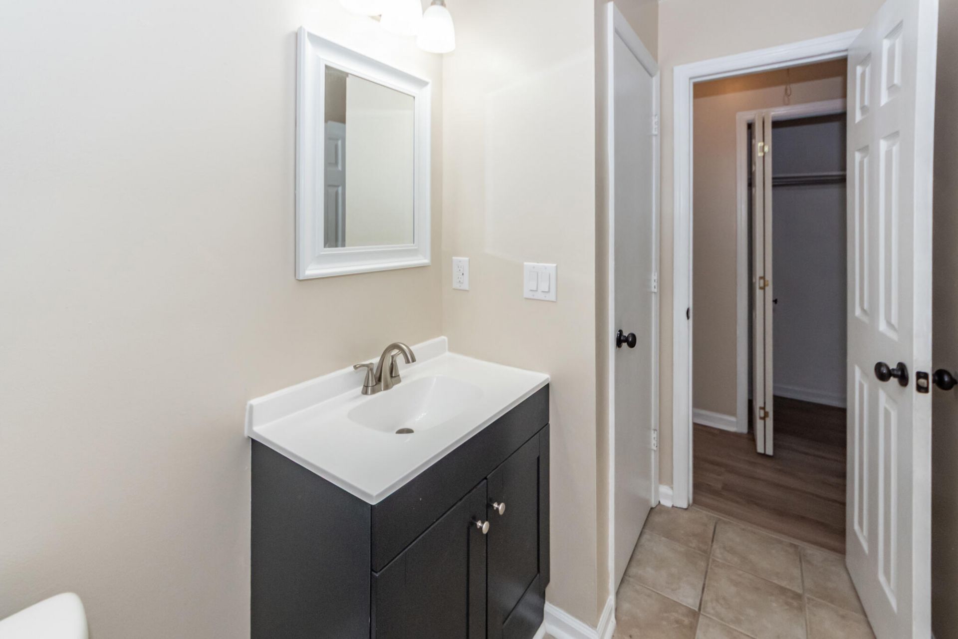 823 Winthrop Street Photo 27