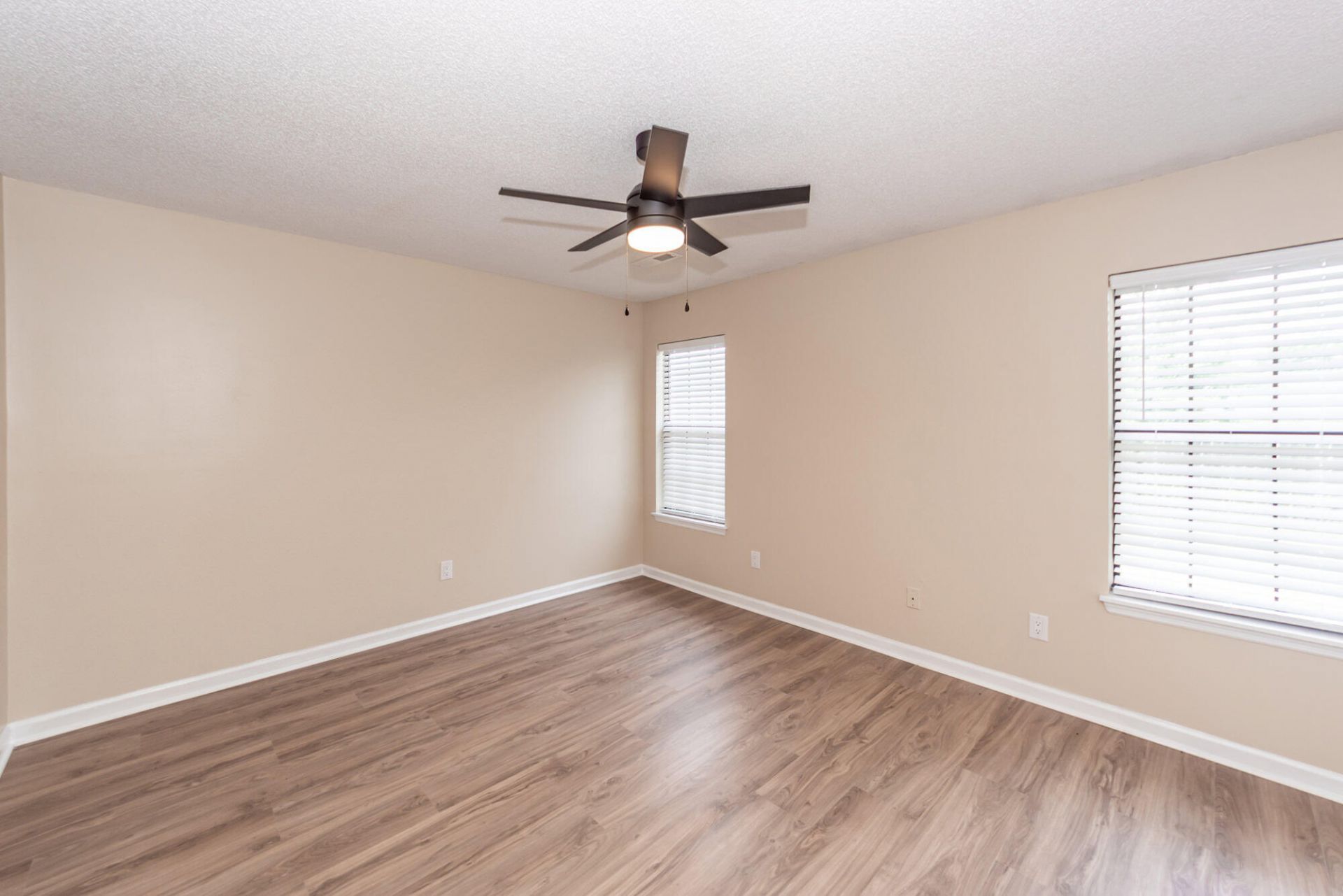 823 Winthrop Street Photo 28