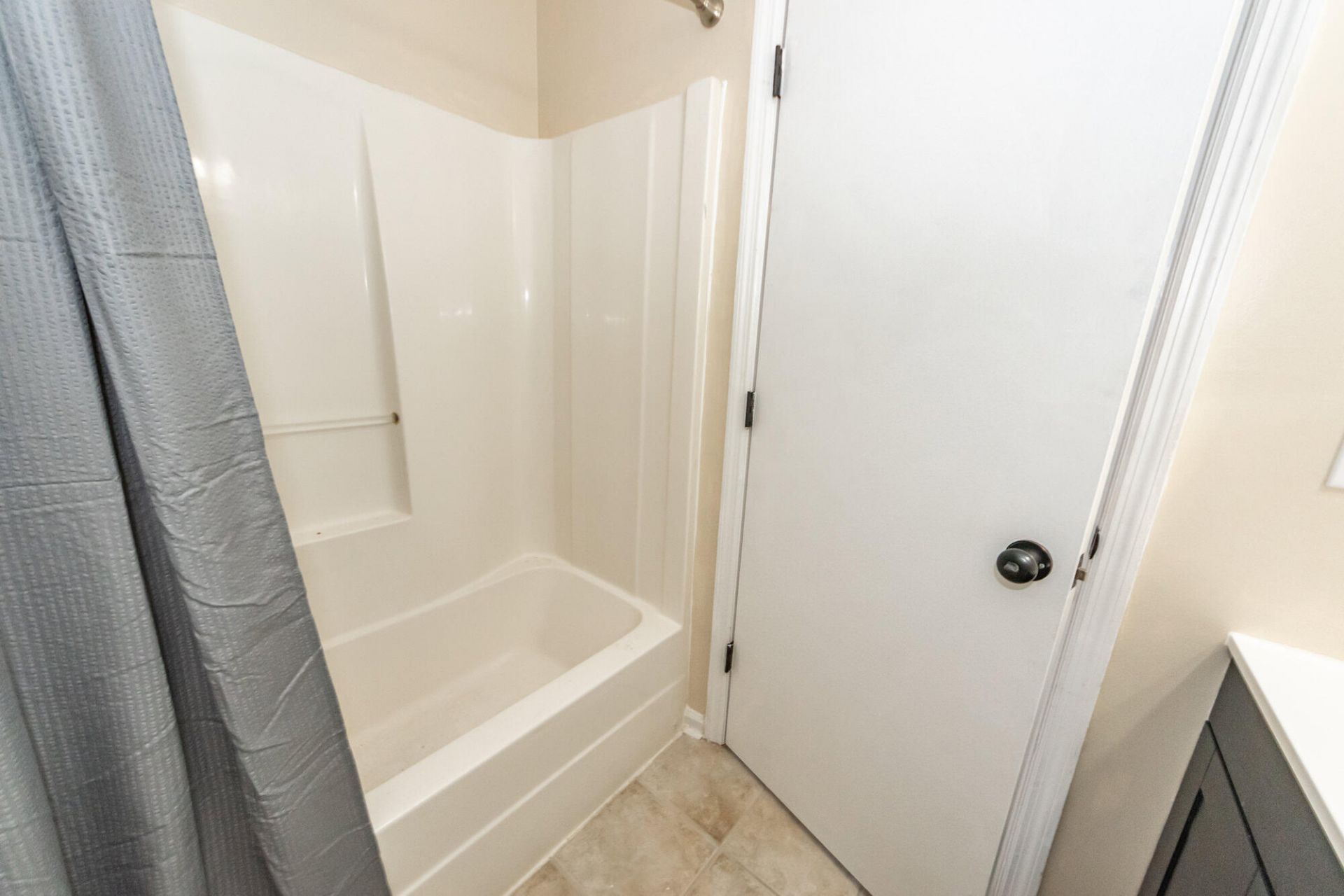 823 Winthrop Street Photo 32