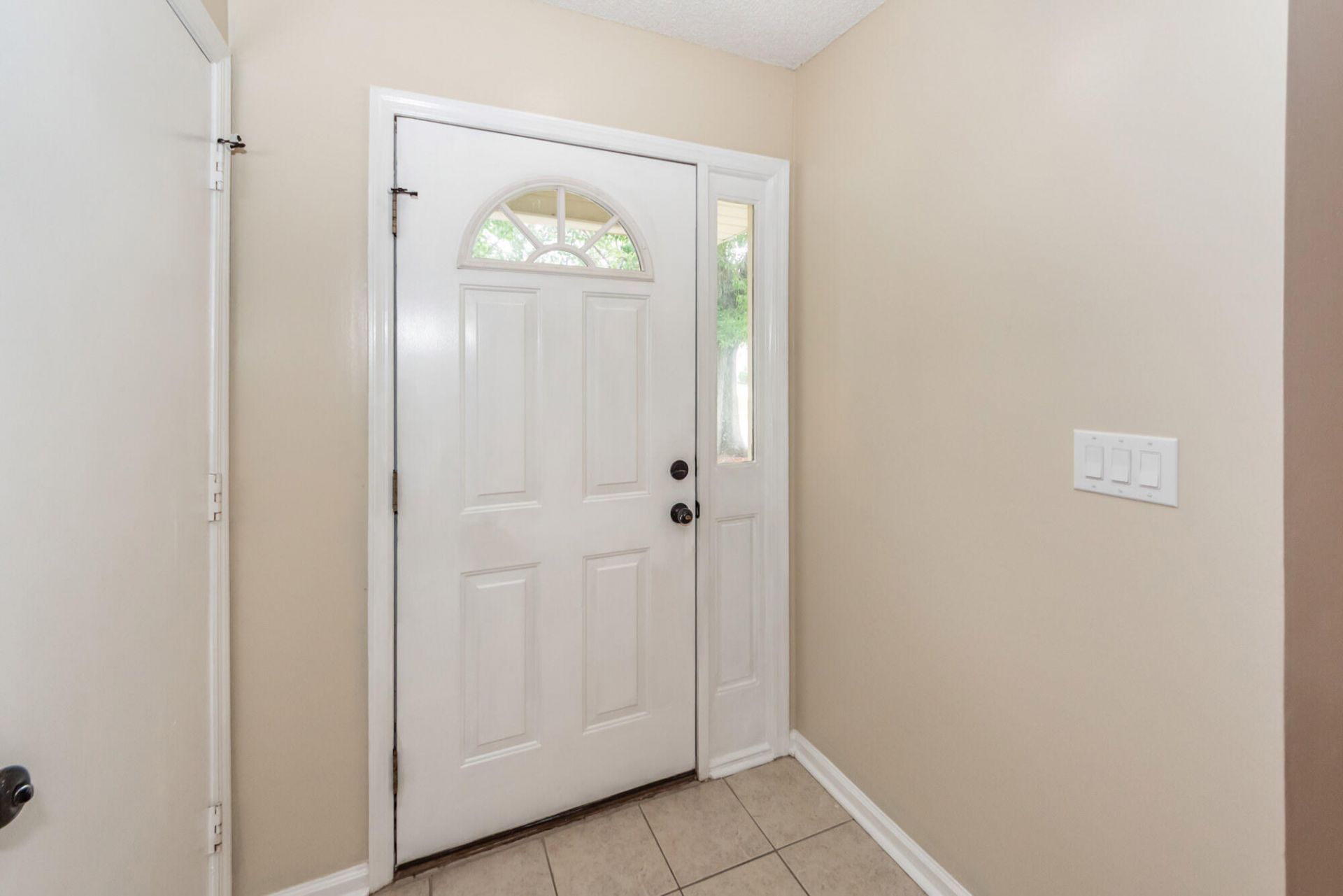 823 Winthrop Street Photo 5