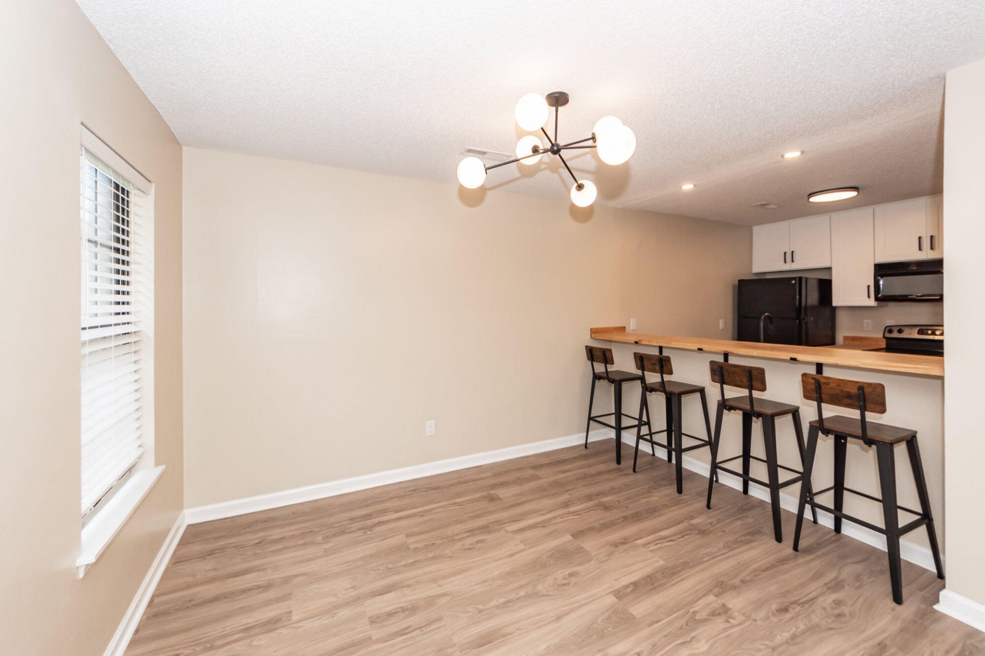 823 Winthrop Street Photo 6