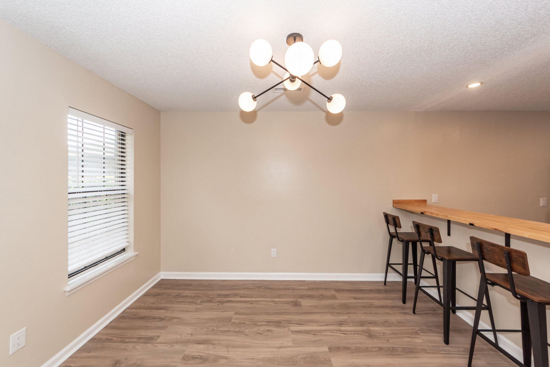 823 Winthrop Street Photo 7
