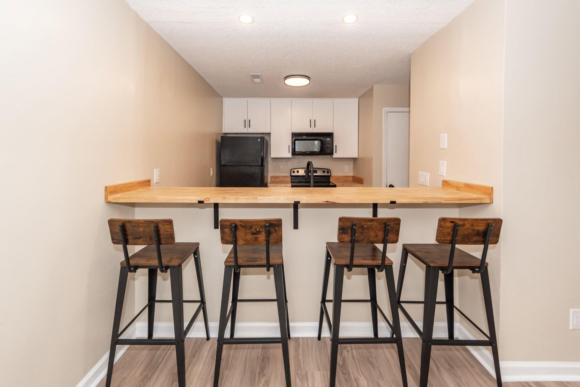 823 Winthrop Street Photo 8