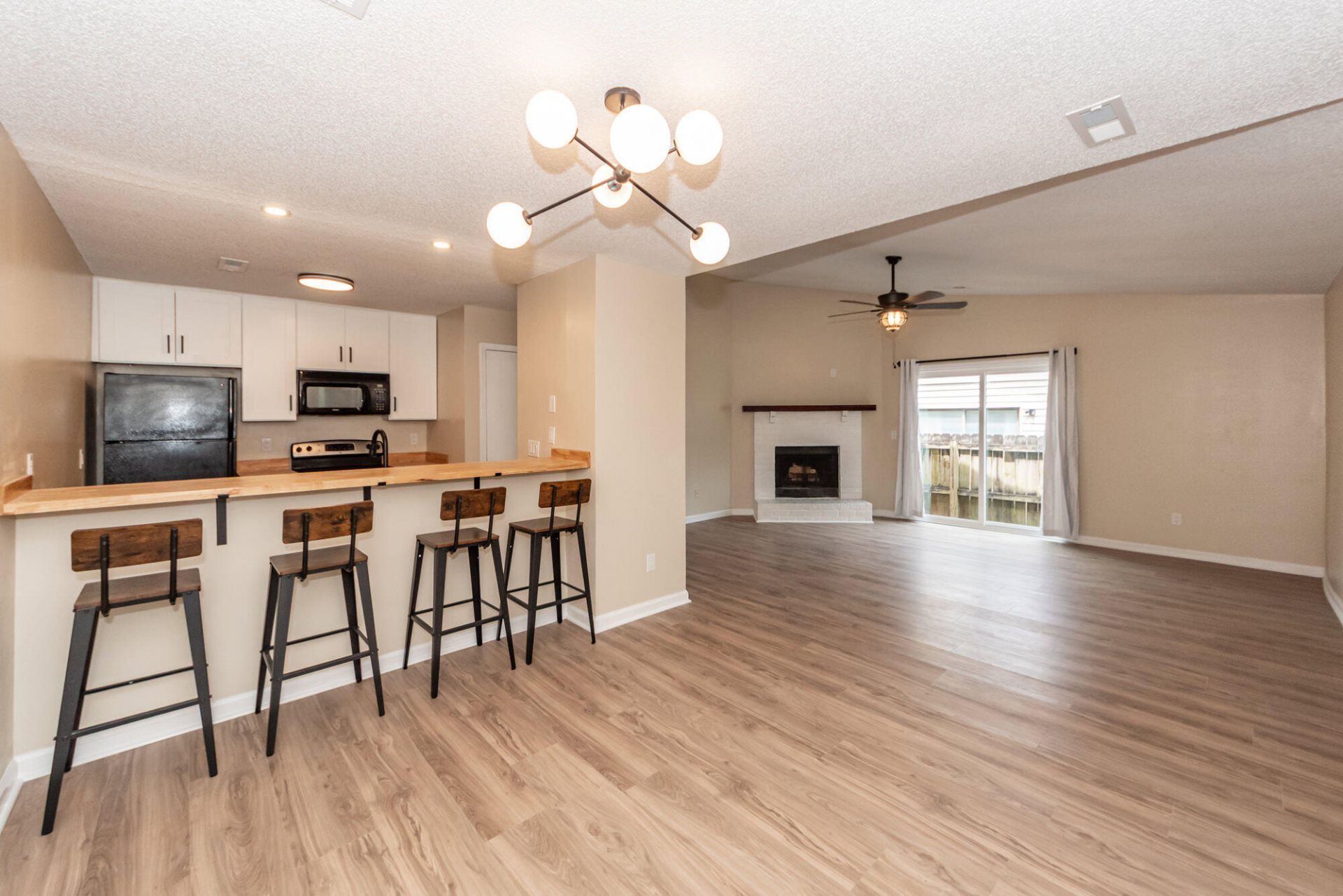 823 Winthrop Street Photo 9