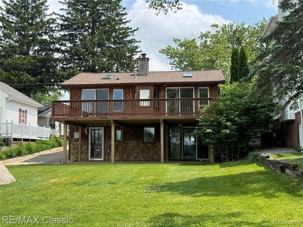 1508 LAKEVIEW Drive, Wolverine Lake Vlg, MI 48390