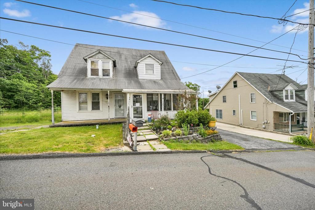 24 Upper Beechwood Avenue, Pottsville, PA 17901 Main Photo